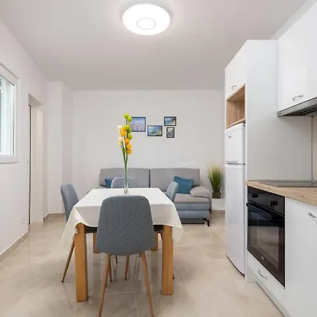Lovely Ivana In Centre With Terrace Apartment Split