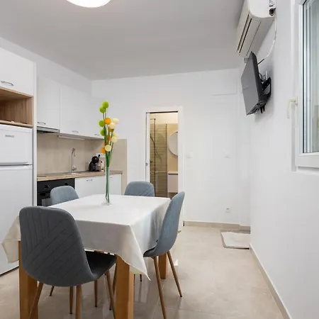 Lovely Ivana In Centre With Terrace Apartment *