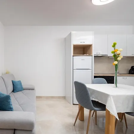 Lovely Ivana In Centre With Terrace